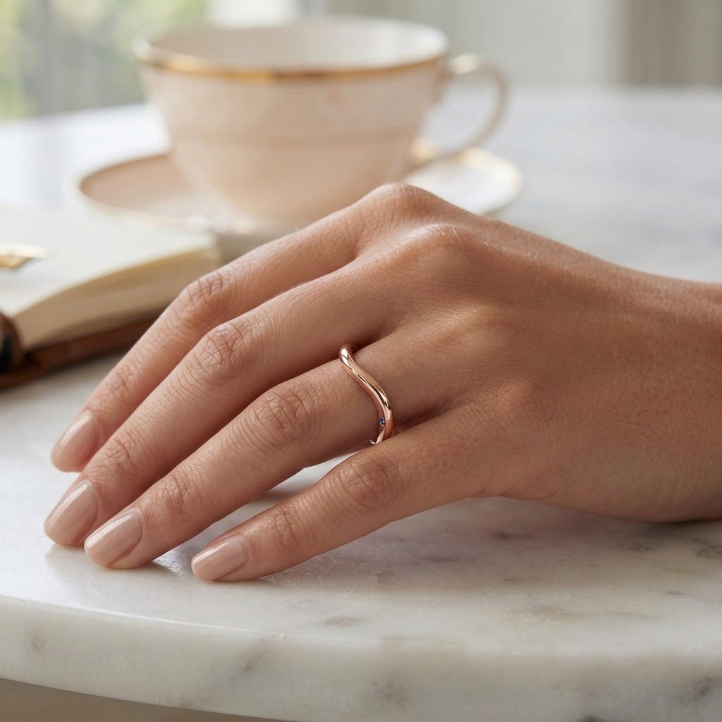 Aelin – Curved Wedding Band